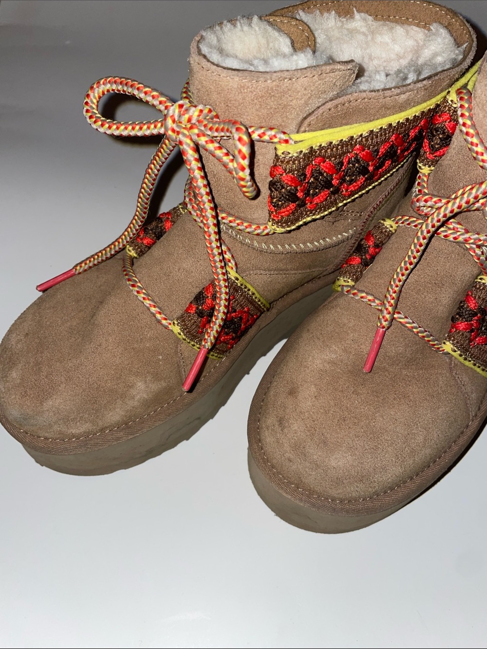 UGG Tan Suede Platform Ankle Boots  Red Embroidered Trim good condition size 7 - Picture 6 of 6